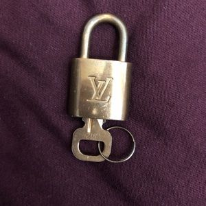 Pre-loved LV Lock & Key Set 312